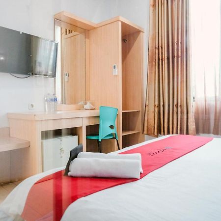 Reddoorz Premium At Hotel T-One Jambi Tanjungjohor Exterior photo