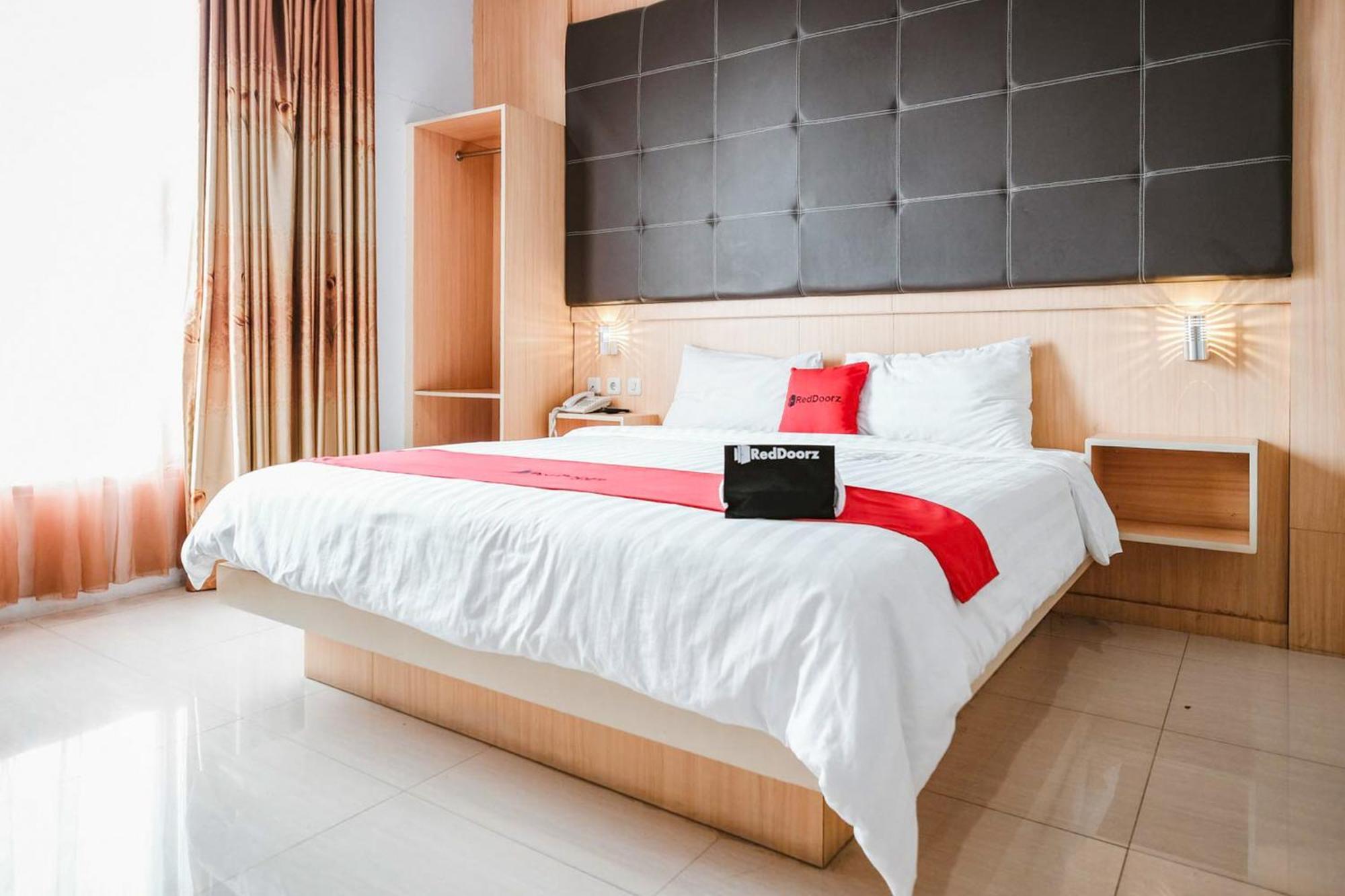 Reddoorz Premium At Hotel T-One Jambi Tanjungjohor Exterior photo