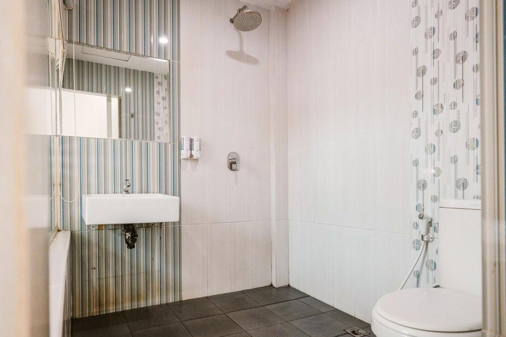 Reddoorz Premium At Hotel T-One Jambi Tanjungjohor Exterior photo