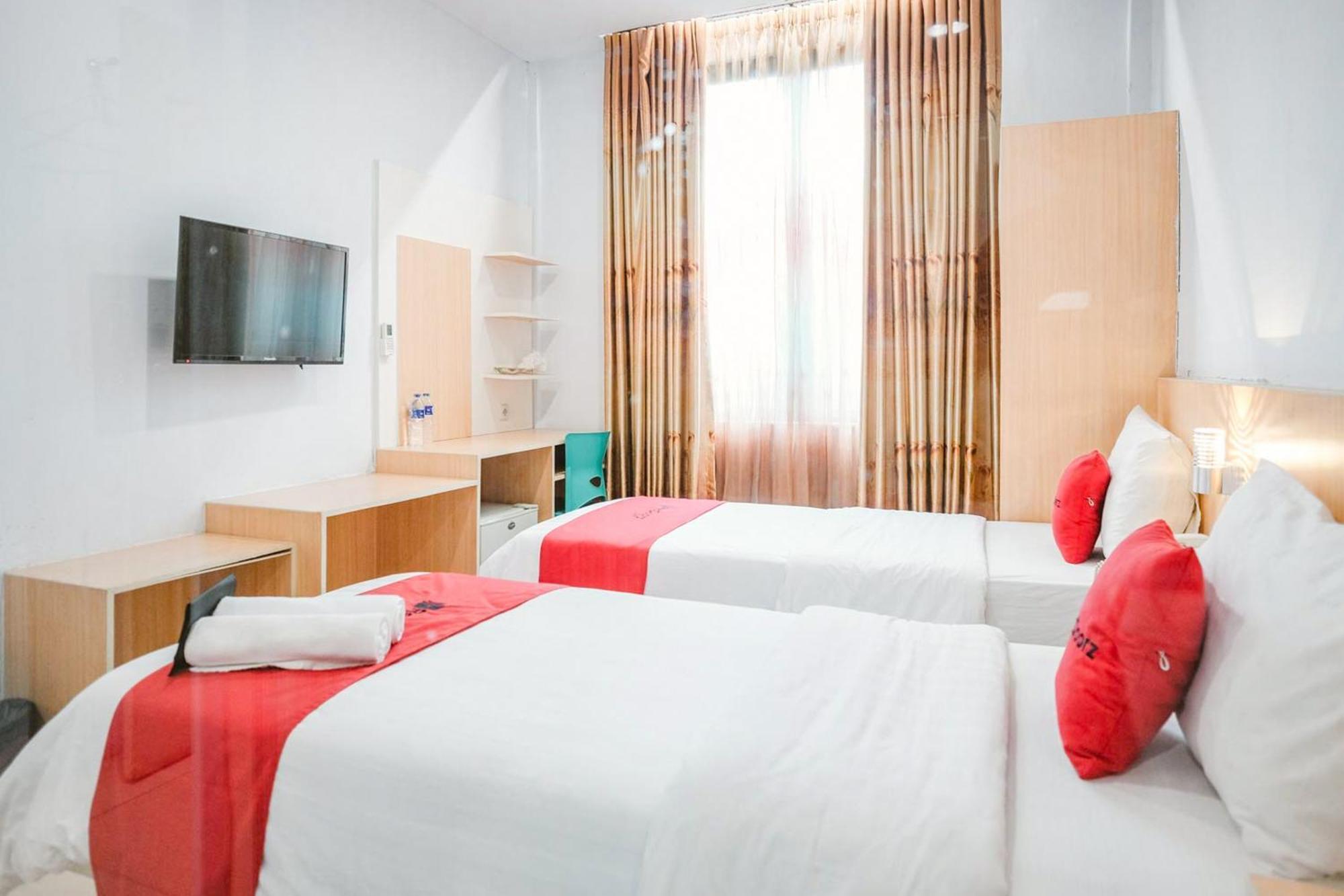 Reddoorz Premium At Hotel T-One Jambi Tanjungjohor Exterior photo