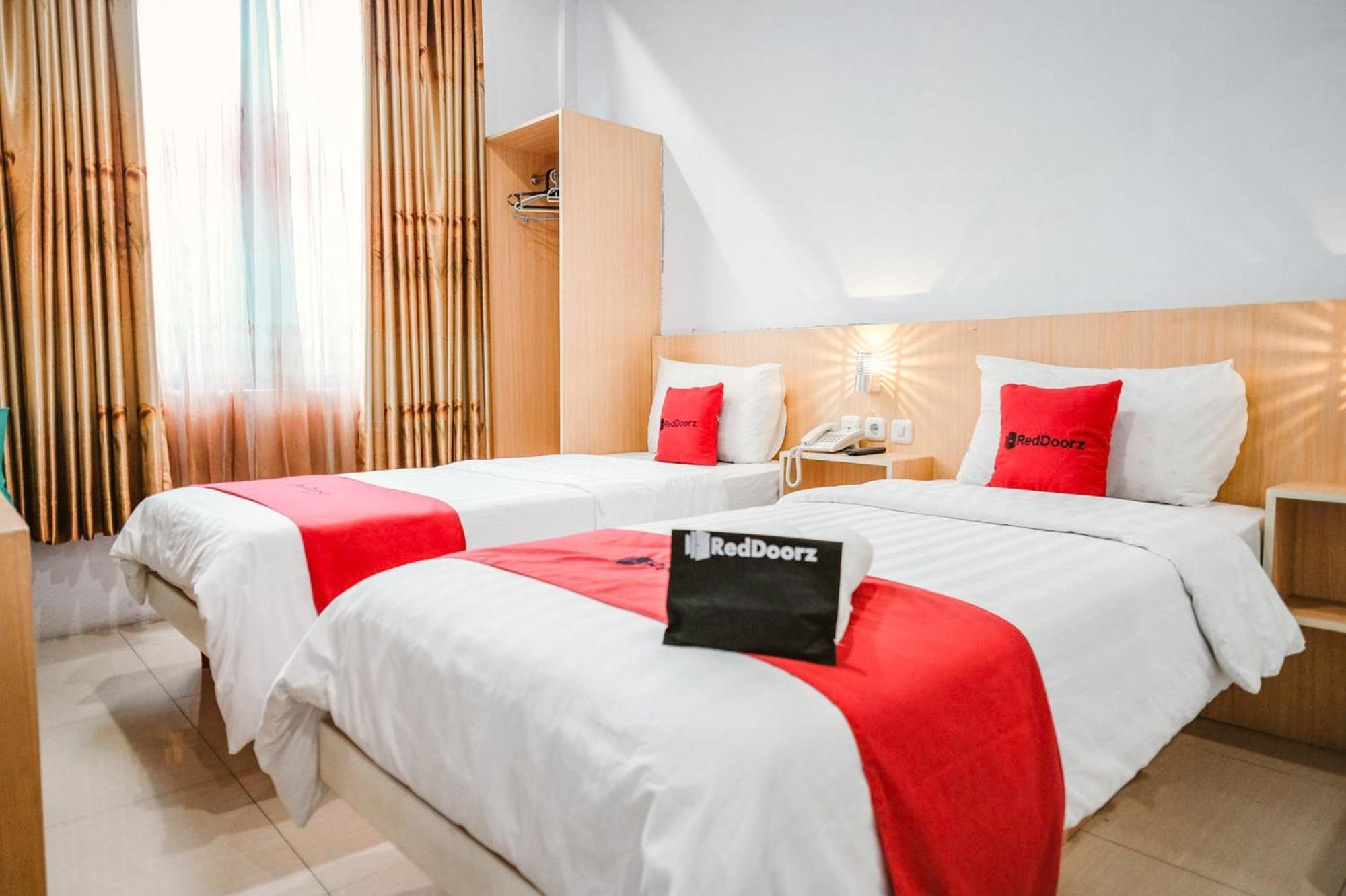 Reddoorz Premium At Hotel T-One Jambi Tanjungjohor Exterior photo