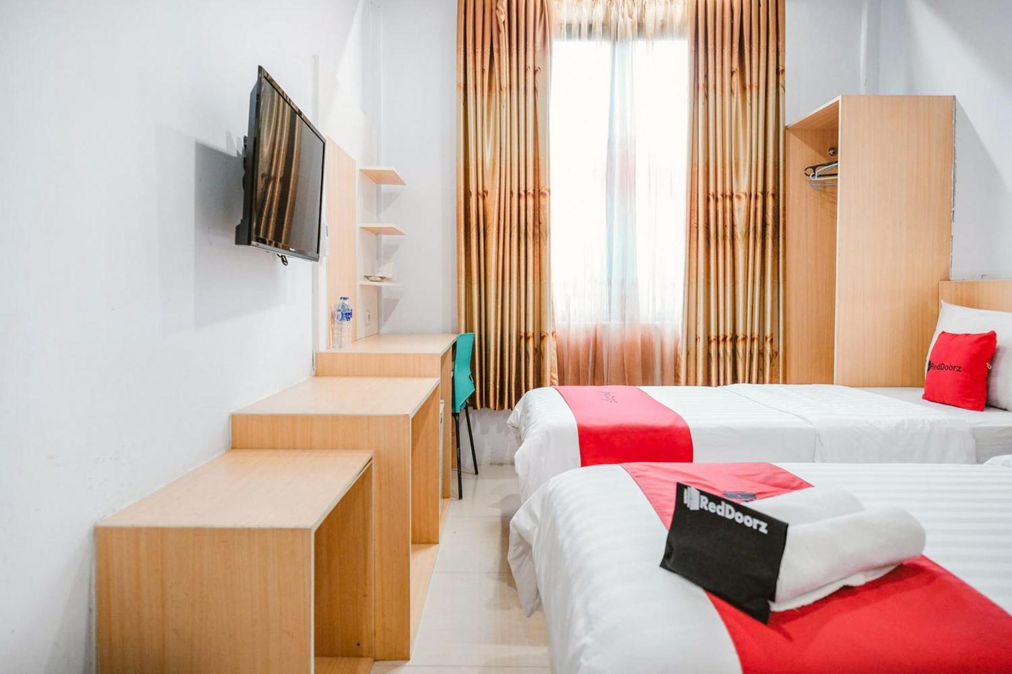 Reddoorz Premium At Hotel T-One Jambi Tanjungjohor Exterior photo