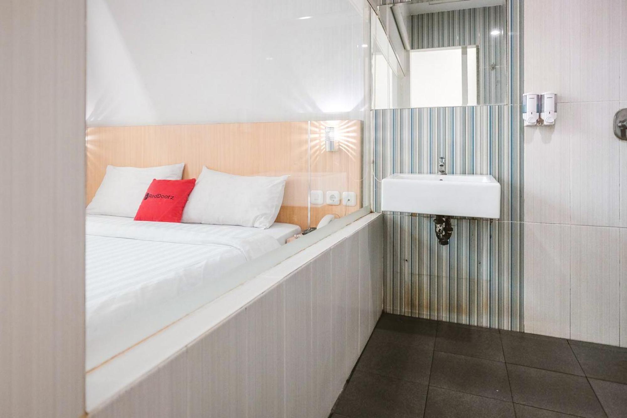 Reddoorz Premium At Hotel T-One Jambi Tanjungjohor Exterior photo