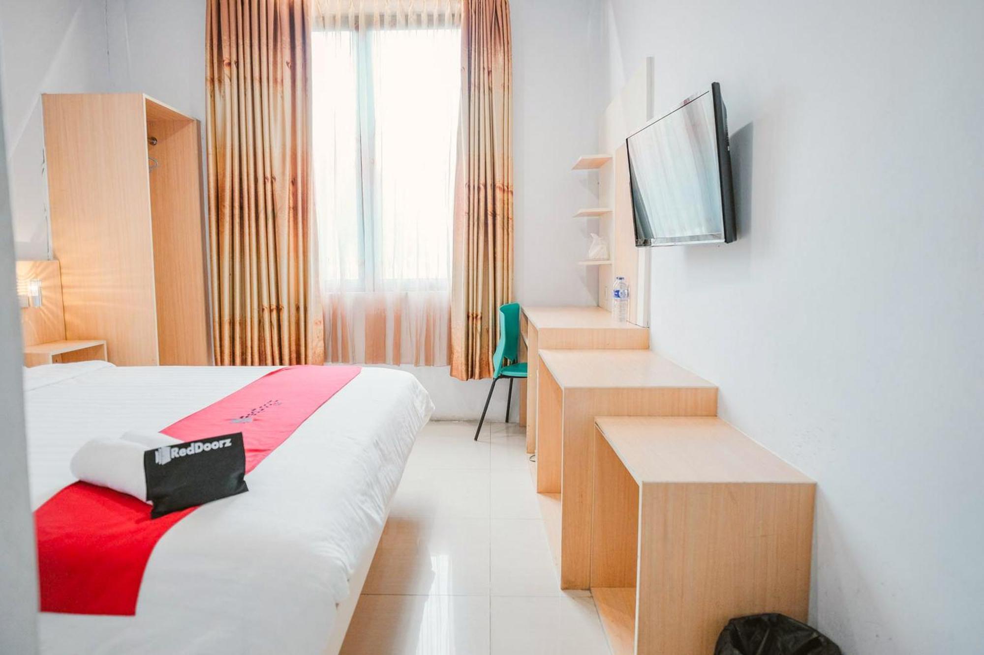 Reddoorz Premium At Hotel T-One Jambi Tanjungjohor Exterior photo
