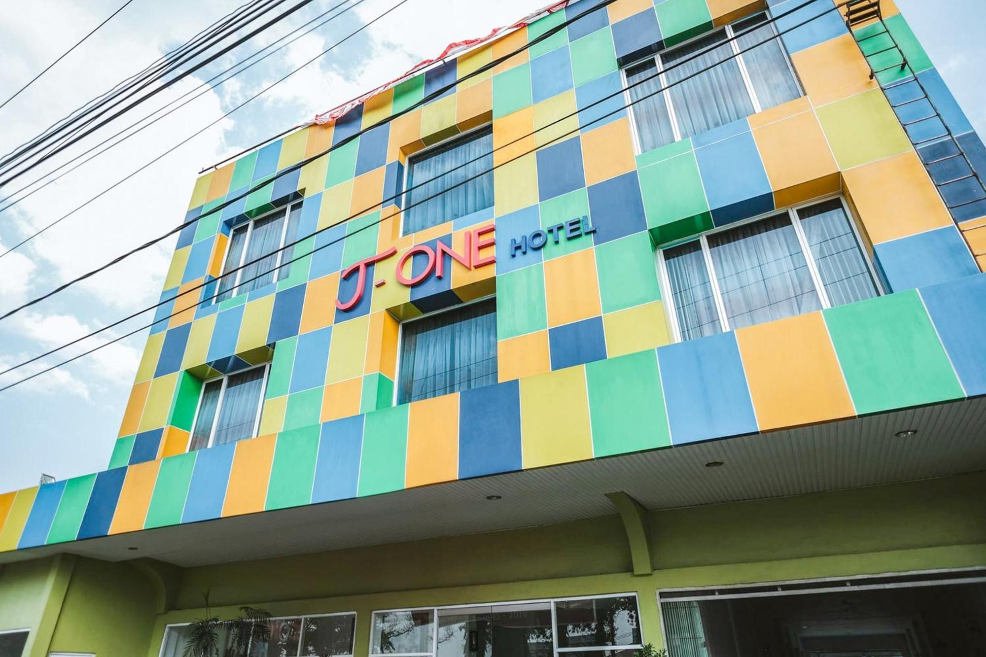 Reddoorz Premium At Hotel T-One Jambi Tanjungjohor Exterior photo