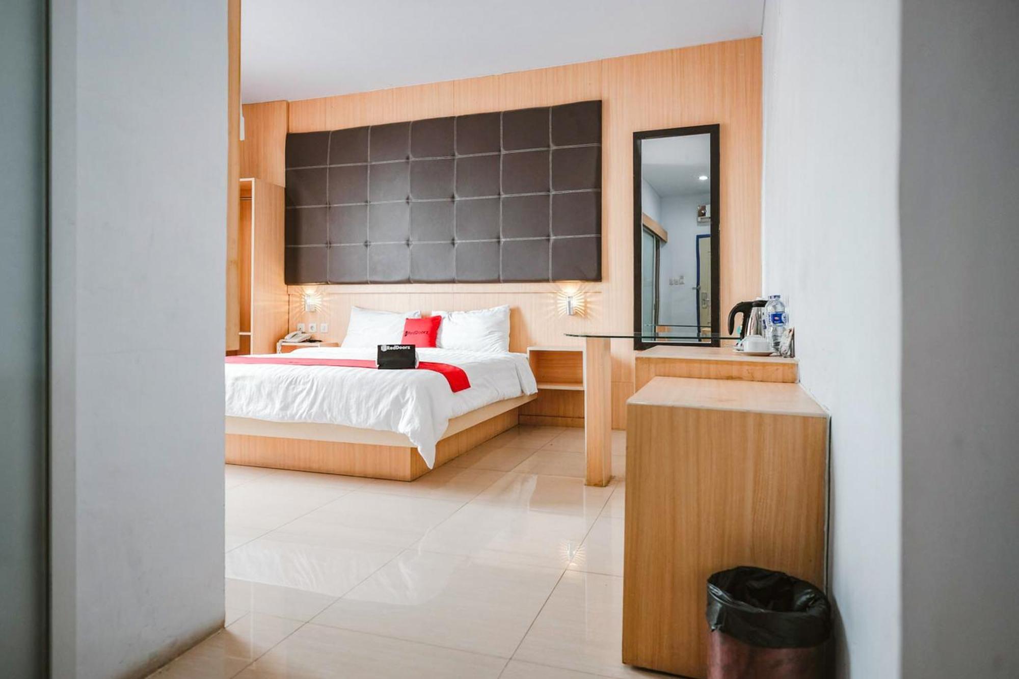 Reddoorz Premium At Hotel T-One Jambi Tanjungjohor Exterior photo