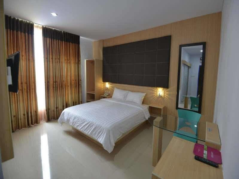 Reddoorz Premium At Hotel T-One Jambi Tanjungjohor Exterior photo