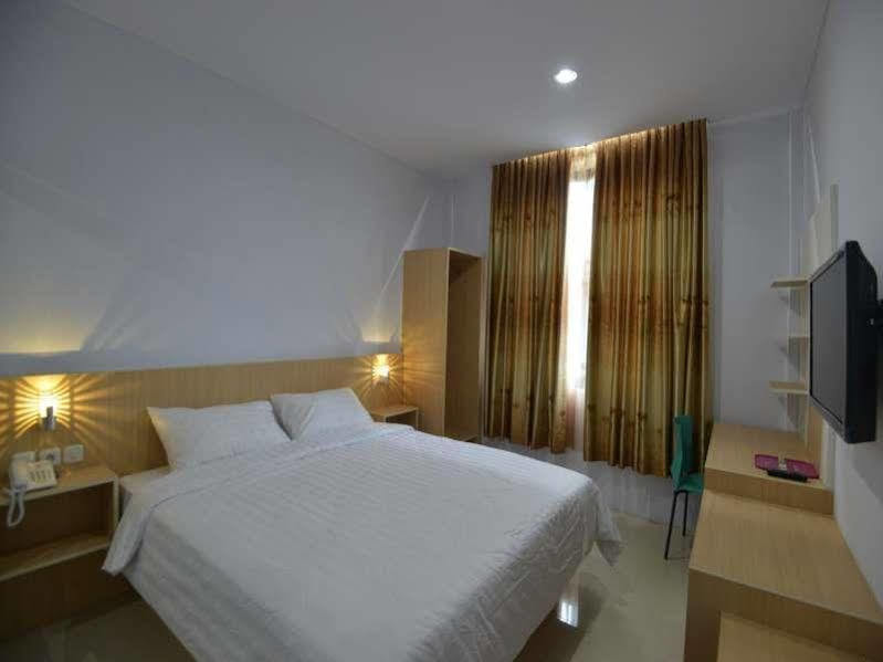 Reddoorz Premium At Hotel T-One Jambi Tanjungjohor Exterior photo